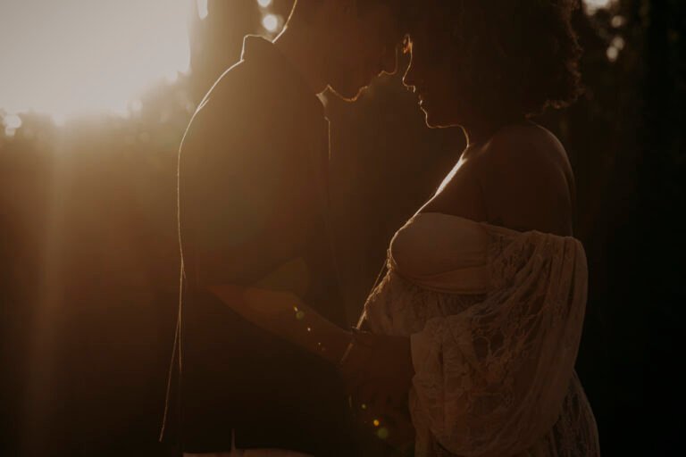 Séance grossesse golden hour dans la fôret landaise Moliets