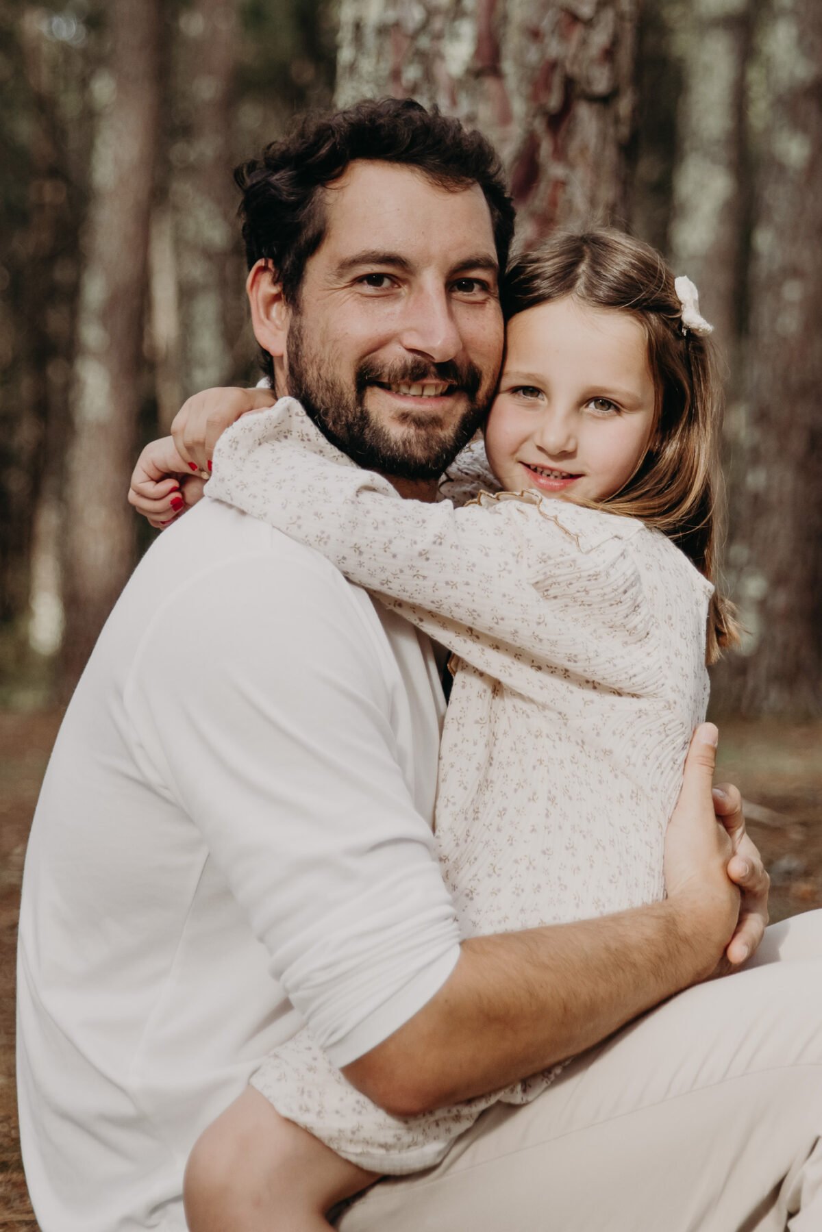 seance photo calline entre père et sa fille dans les bras